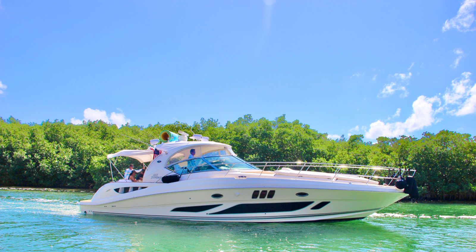 #1 Renta de Barcos Renta Cancún - Sundancer Agora