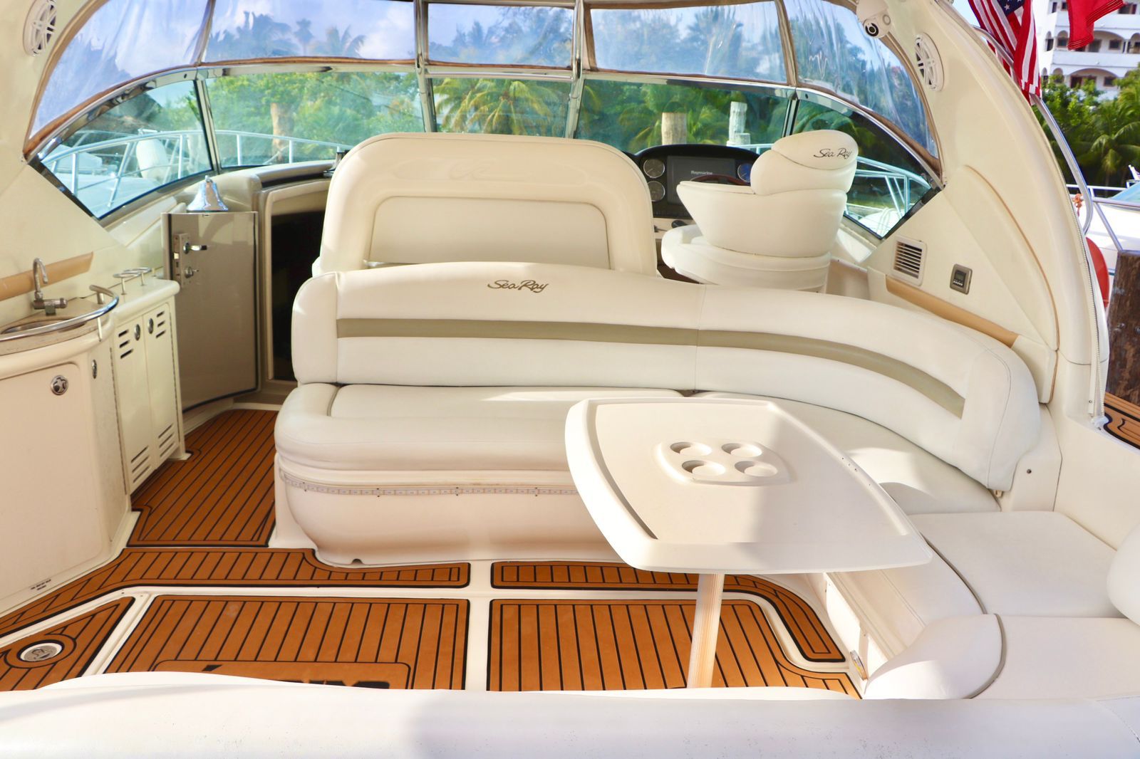 Alquiler de barcos de negocios en Cancún - Sundancer Agora