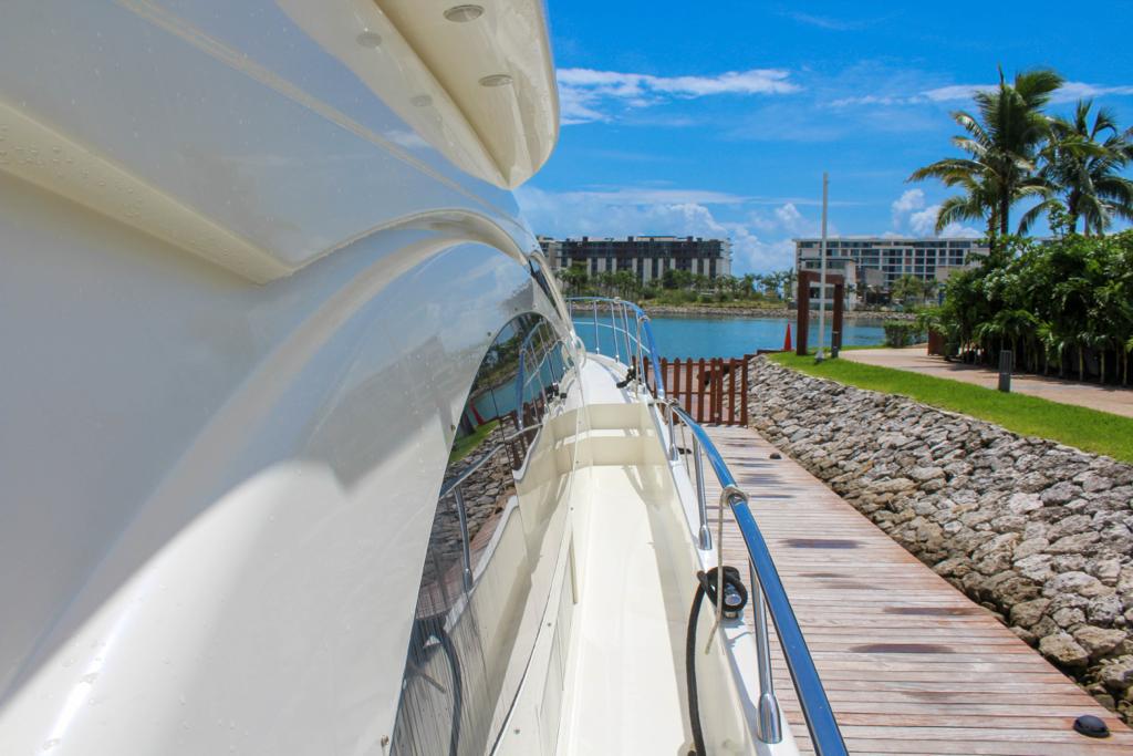 Compañía de Renta de Barcos Cancún México - Fairline - Addicted