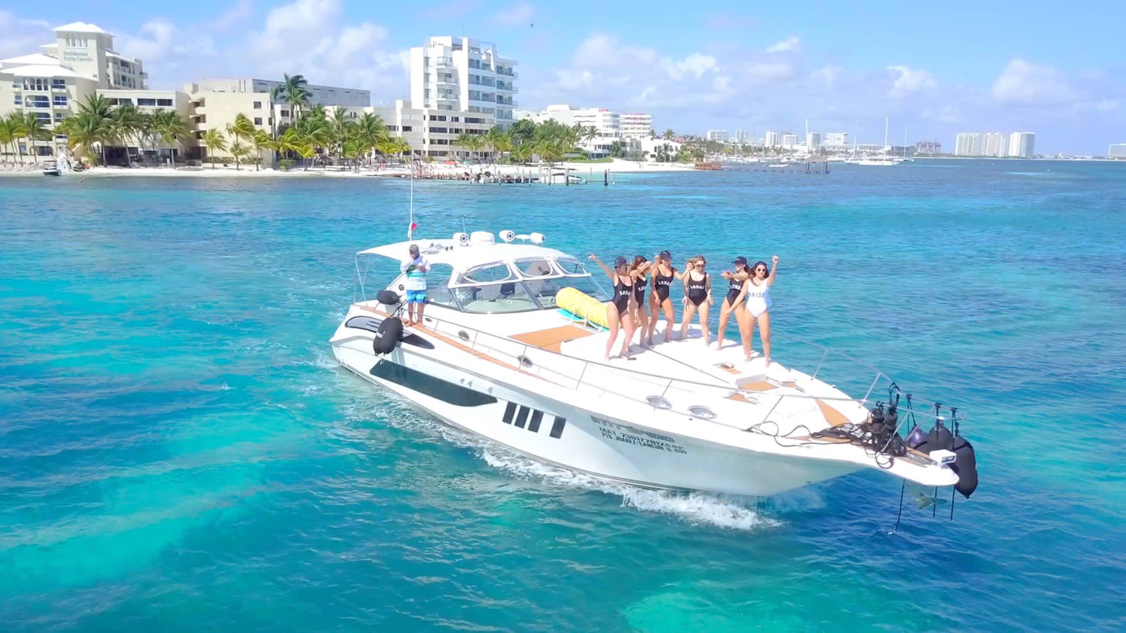 El Mejor Alquiler de Barcos Cancún México - Sundancer Agora