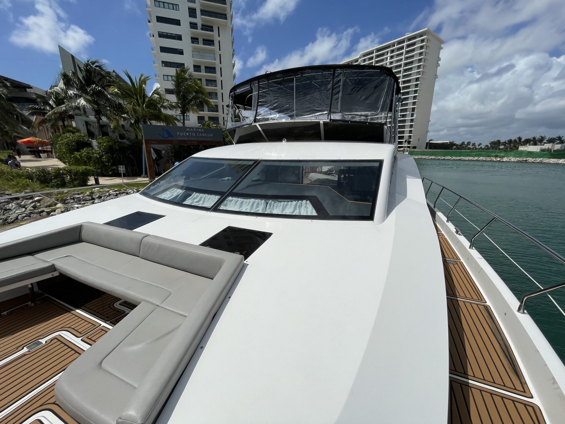 Jueves Renta de Barco Cancún México - Hudson