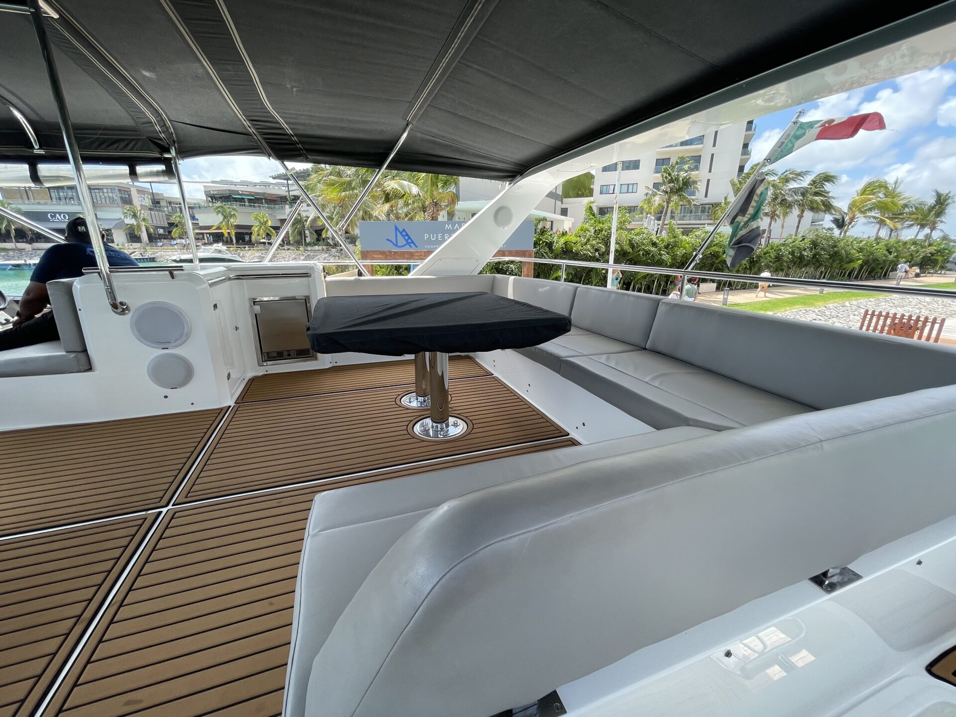 Martes Renta de Barco Cancún México - Hudson