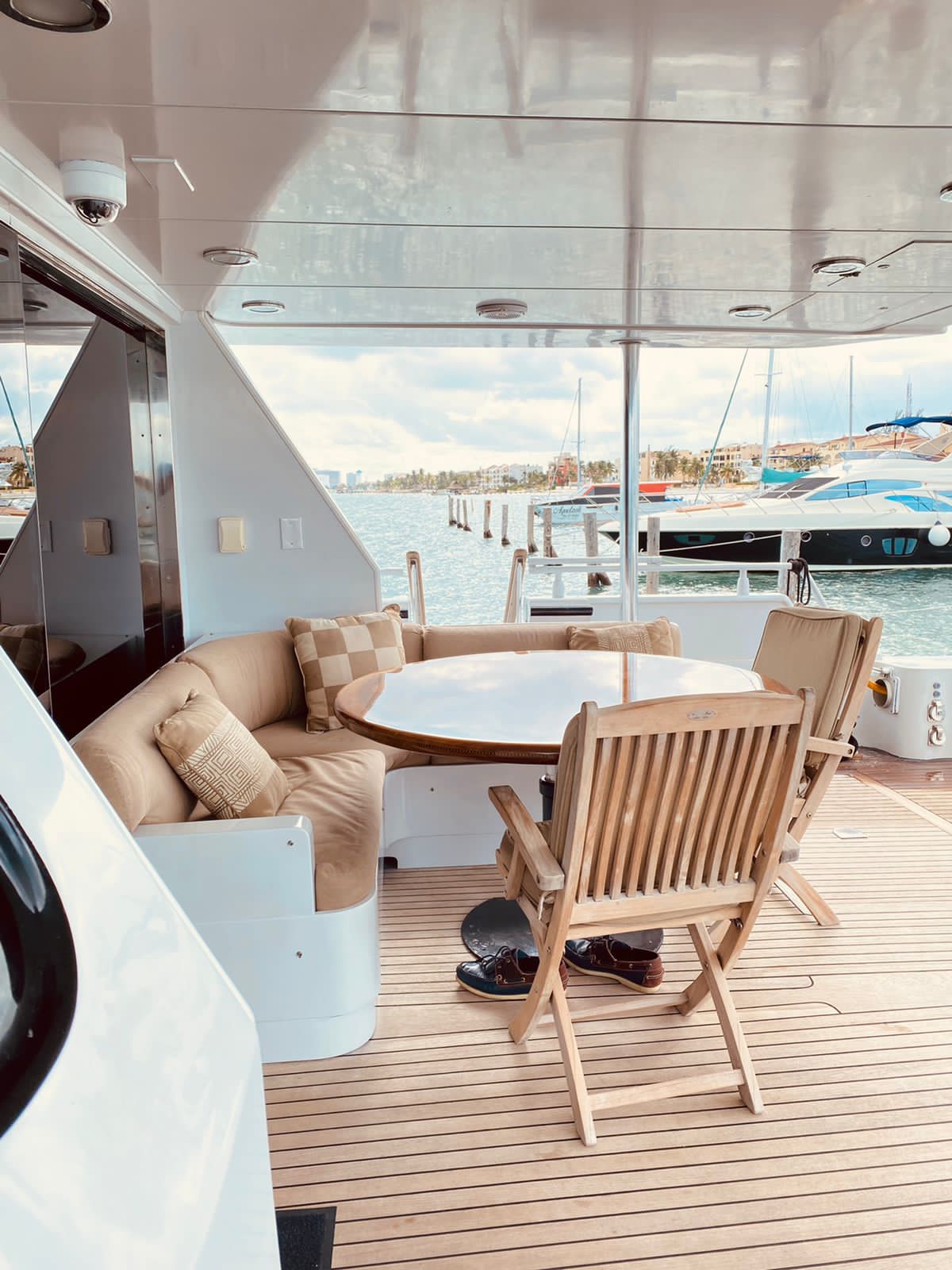 Precios de renta de lanchas Cancún - Hatteras - Illusions