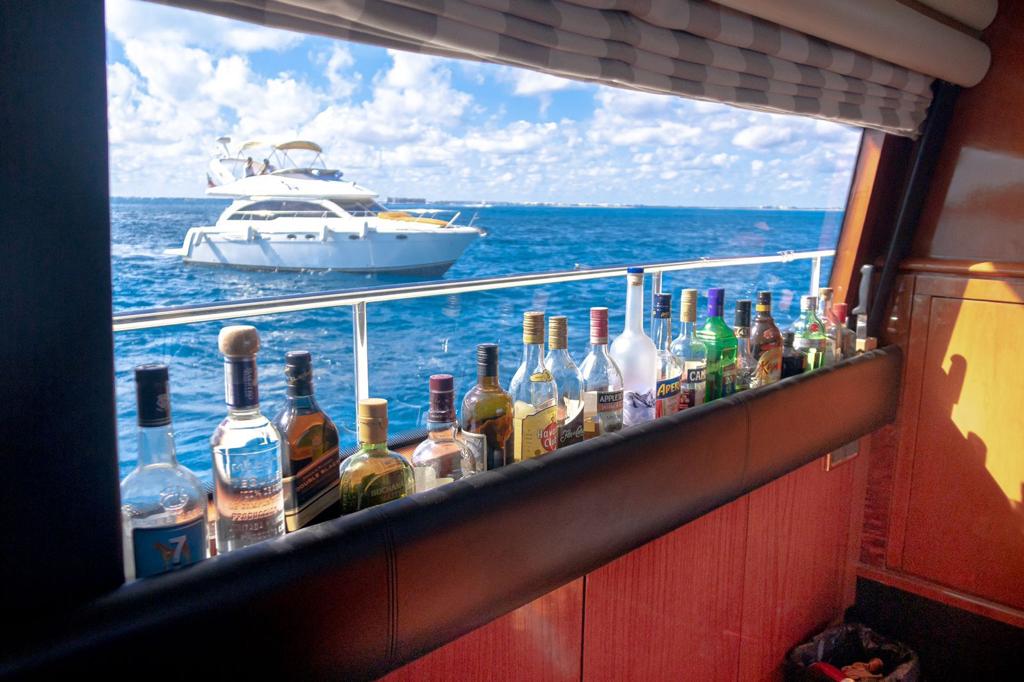 Renta de Bote con Capitán Cancún - Nuvari - Nuvari