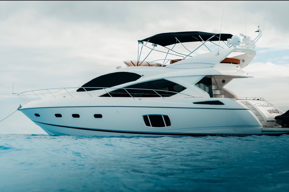 Renta de Botes en Cancún con Tripulación - Viking Unico