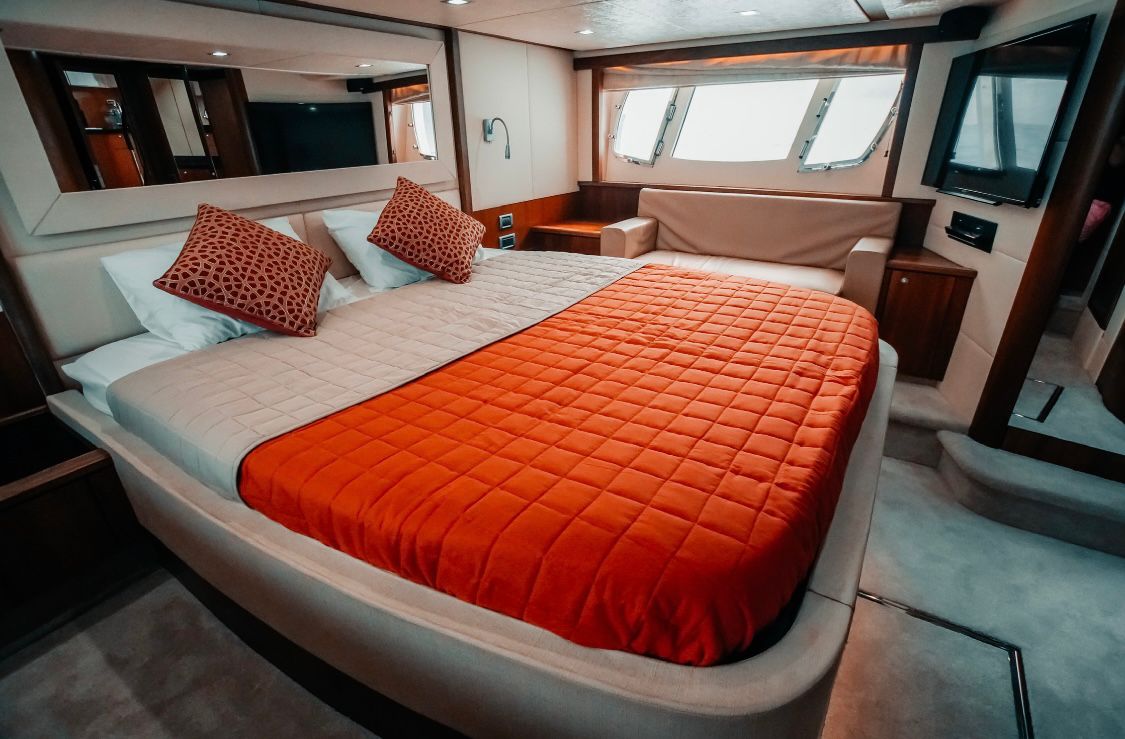 Renta de Catamarán en Cancún con Tripulación - Viking Unico