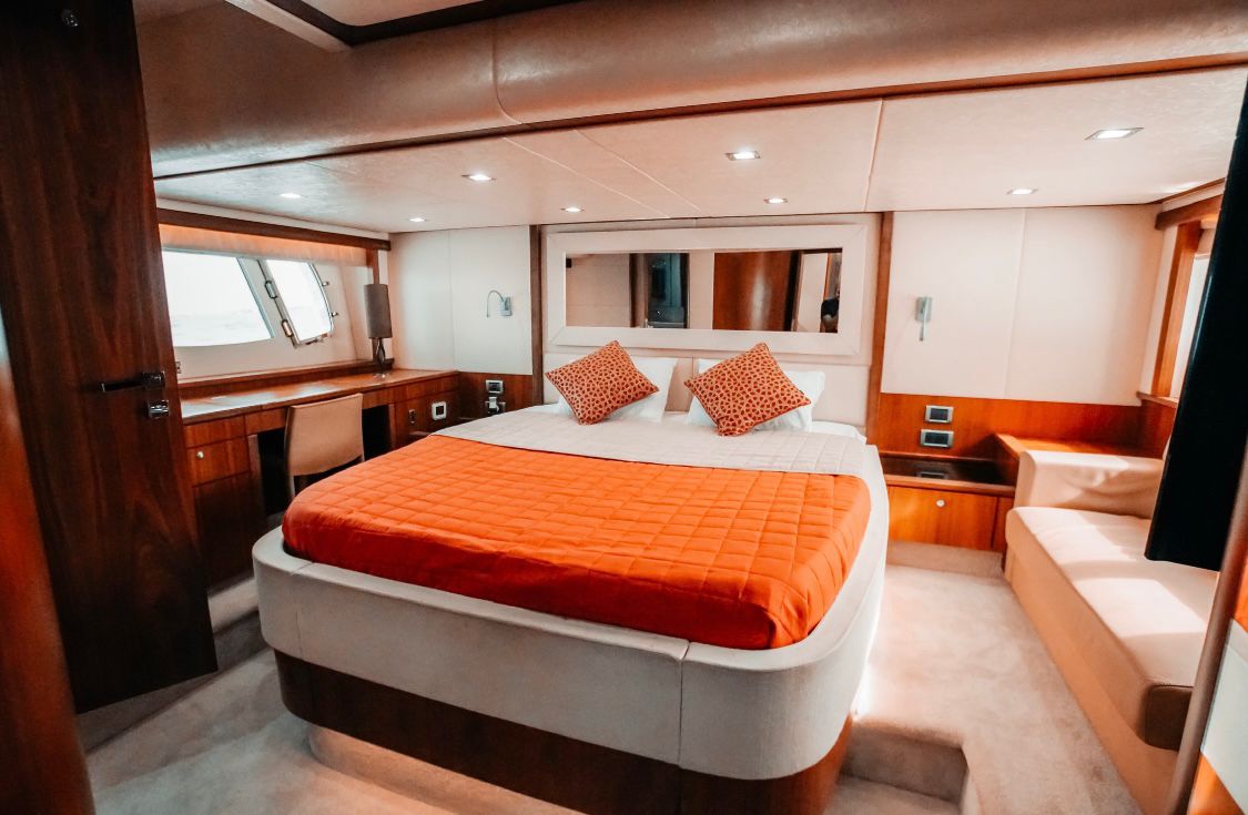 Renta de Yates en Cancún con Tripulación - Viking Unico