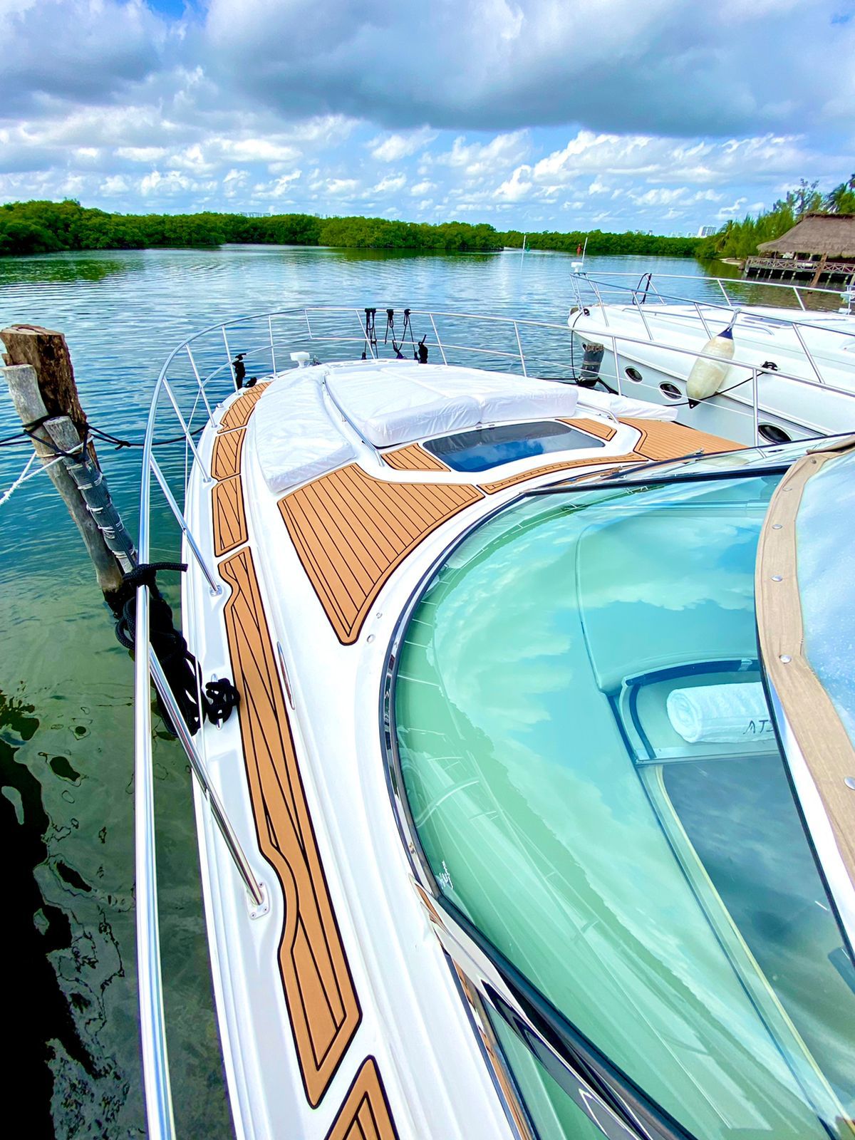 Yates en Cancún México - Renta de Barcos en Cancún - 9 Antenna