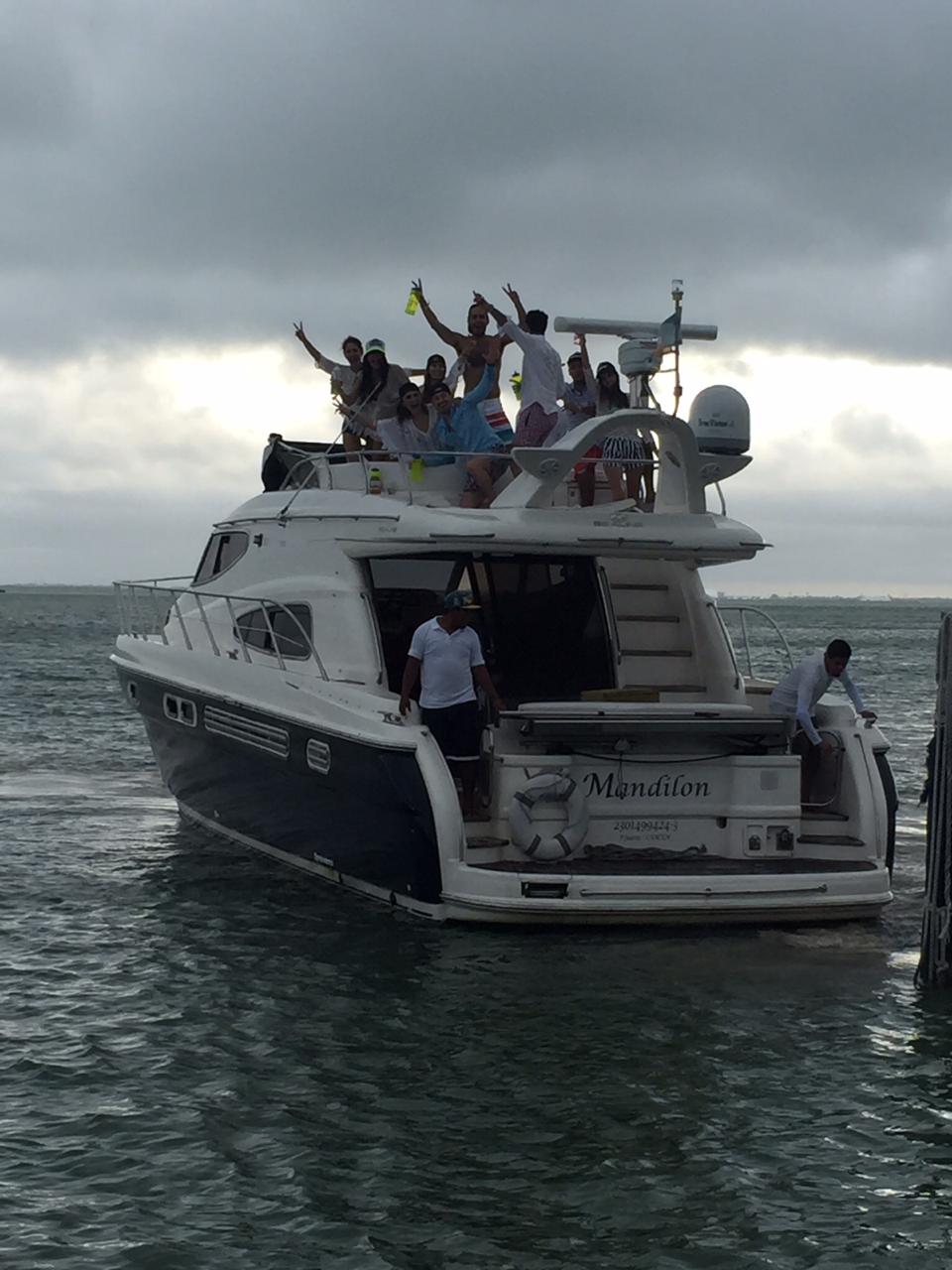 #1 Renta de Catamaranes Cancún México - Mandilon