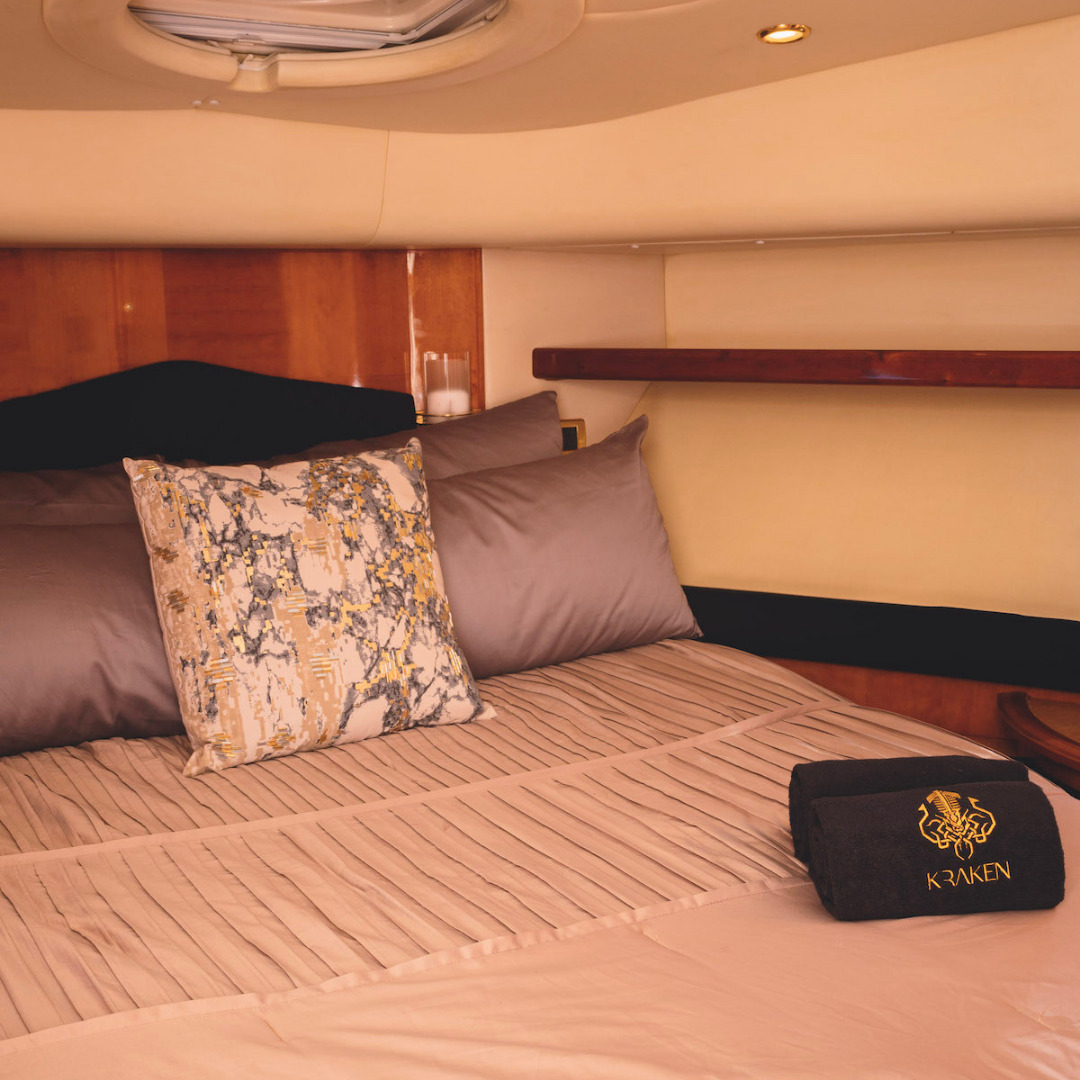 Alquiler de Charter Cancún con Jet Ski - Azimut - Kraken