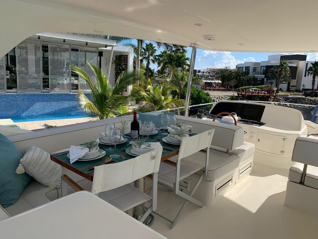 Compañías de Alquiler de Charter Cancún México - Uniesse