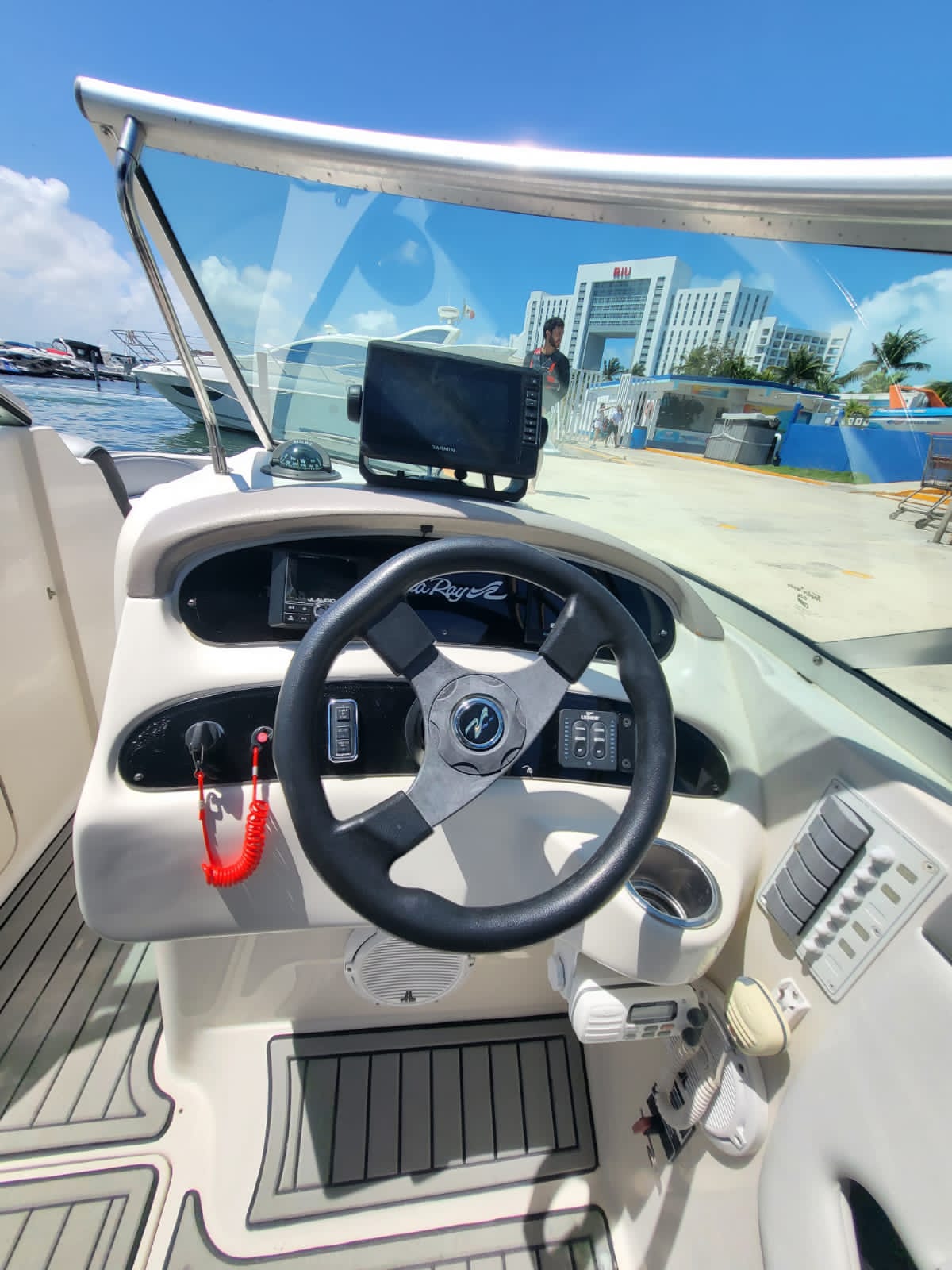 Las 10 mejores empresas de alquiler de barcos Cancún México - Bichota Sea Ray