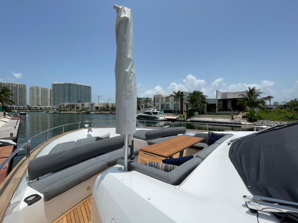 Precios Alquiler de Catamarán Cancún México - Sunseeker R1