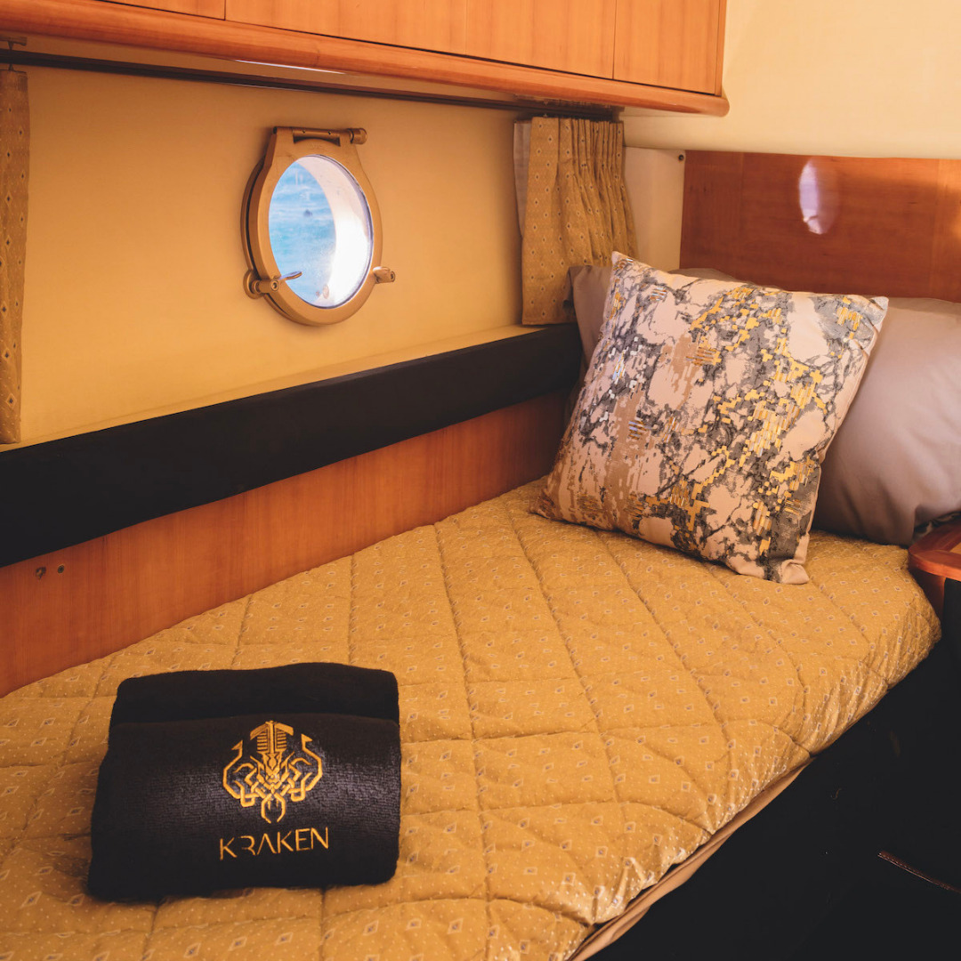 Renta de Catamarán Cancún con Jet Ski - Azimut - Kraken