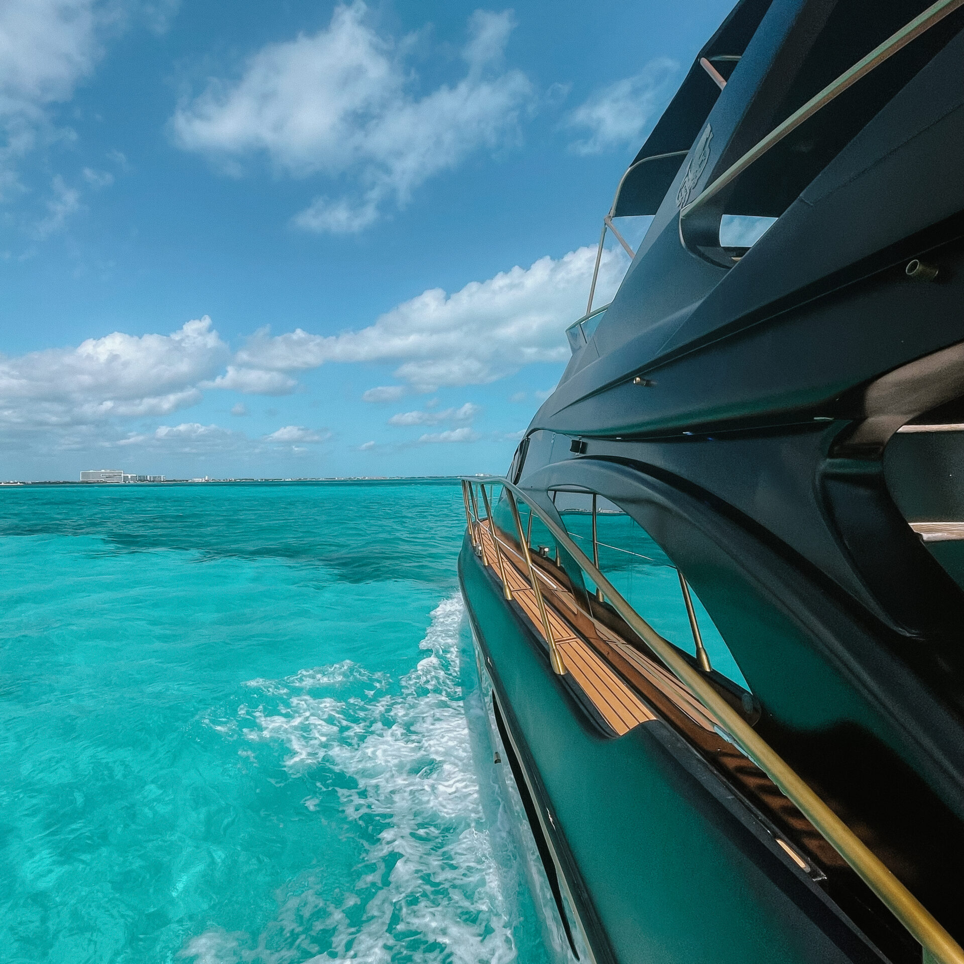 Renta de Catamarán Sandbar Cancún México - Azimut - Kraken