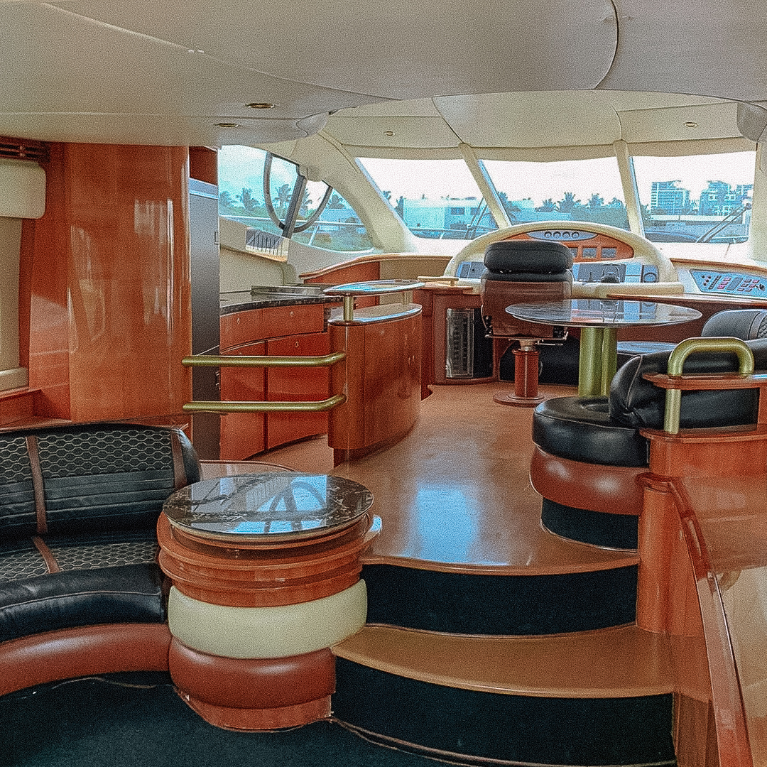 Renta de Yates en Cancún con Jet Ski - Azimut - Kraken