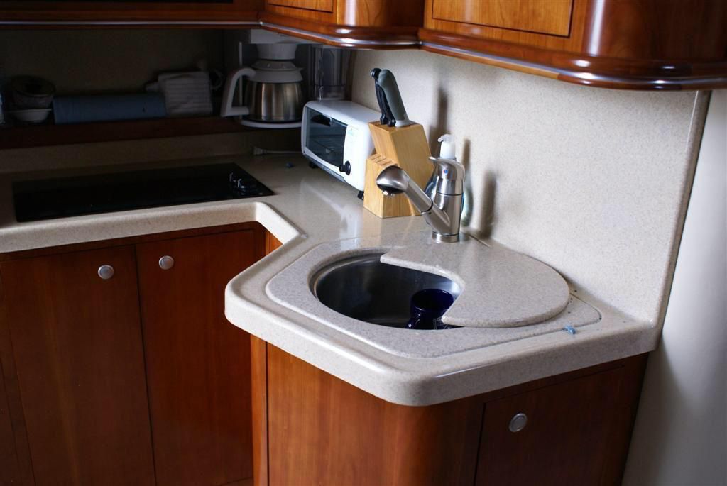 Top Yacht Rental Company Cancún México - Scorpio Cruiser